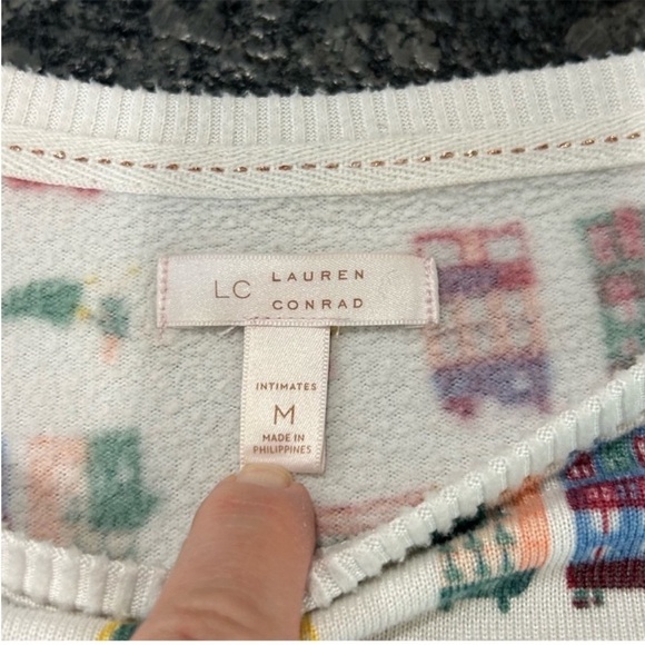 Lauren Conrad off white Christmas lightweight sweater size M - Picture 3 of 7